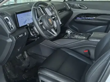 2025 Hongqi HS3 с пробегом 23 000 км