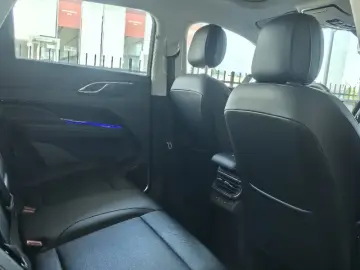 2025 Hongqi HS3 с пробегом 23 000 км