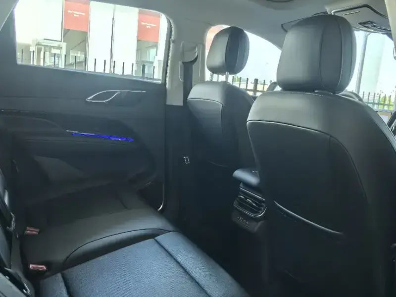2025 Hongqi HS3 с пробегом 23 000 км