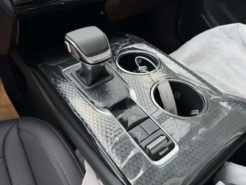 2024 Hongqi HS3 с пробегом 100 км