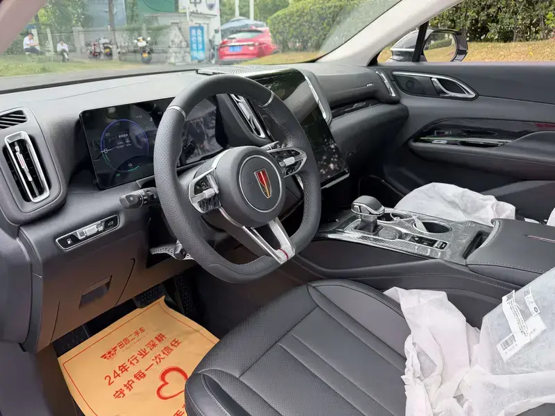 2024 Hongqi HS3 с пробегом 100 км