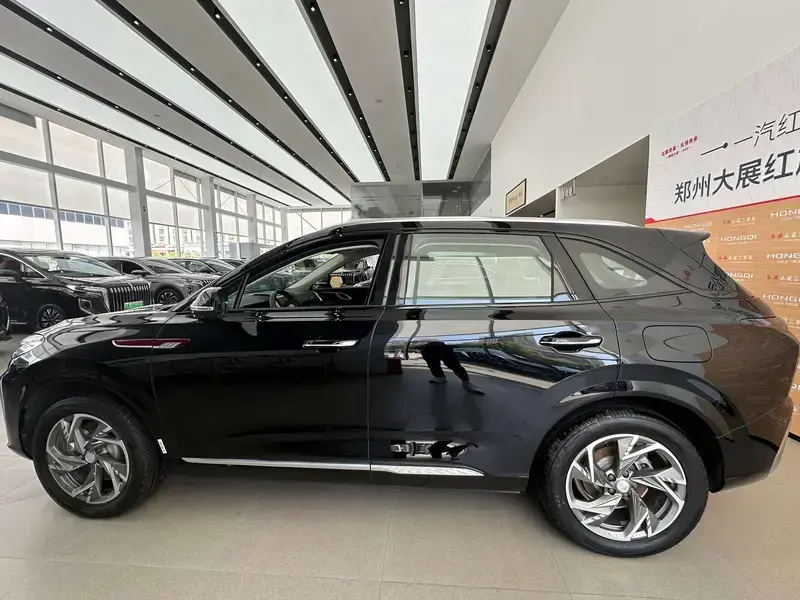 2024 Hongqi HS3 с пробегом 19 000 км