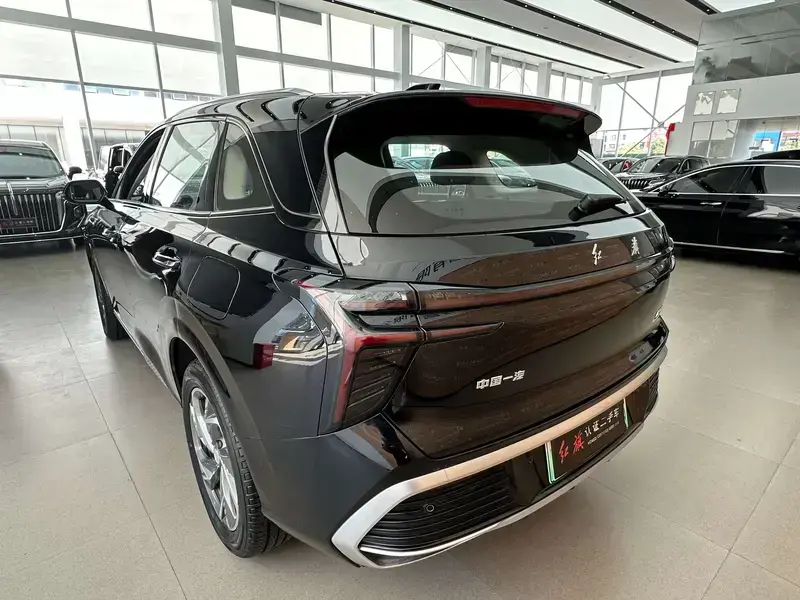 2024 Hongqi HS3 с пробегом 19 000 км