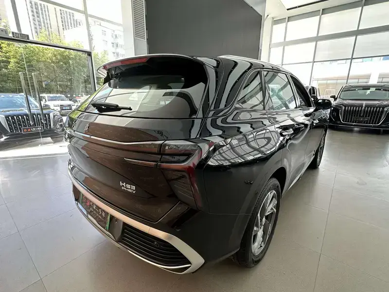 2024 Hongqi HS3 с пробегом 19 000 км