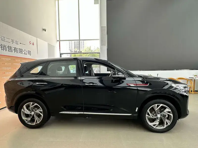 2024 Hongqi HS3 с пробегом 19 000 км