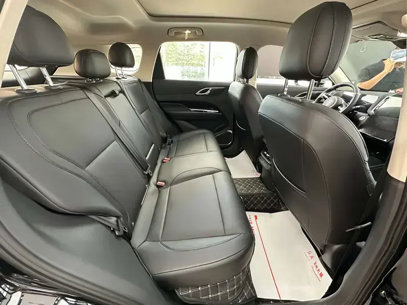 2024 Hongqi HS3 с пробегом 19 000 км