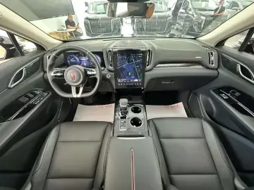 2024 Hongqi HS3 с пробегом 19 000 км