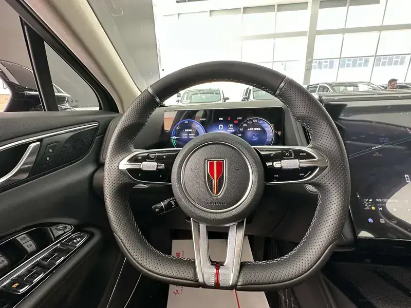 2024 Hongqi HS3 с пробегом 19 000 км