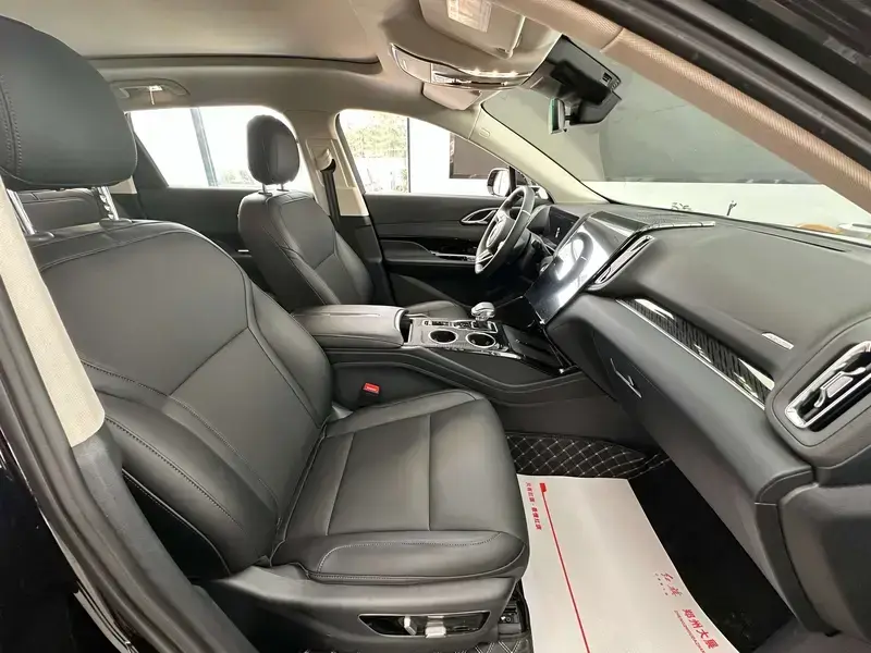 2024 Hongqi HS3 с пробегом 19 000 км
