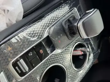2024 Hongqi HS3 с пробегом 100 км