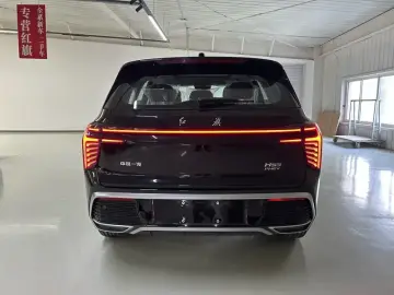 2025 Hongqi HS3 с пробегом 800 км