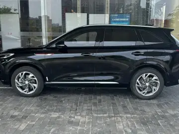 2024 Hongqi HS3 с пробегом 23 800 км
