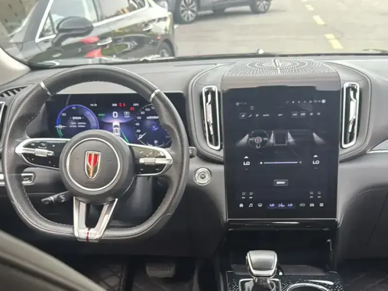 2024 Hongqi HS3 с пробегом 23 800 км