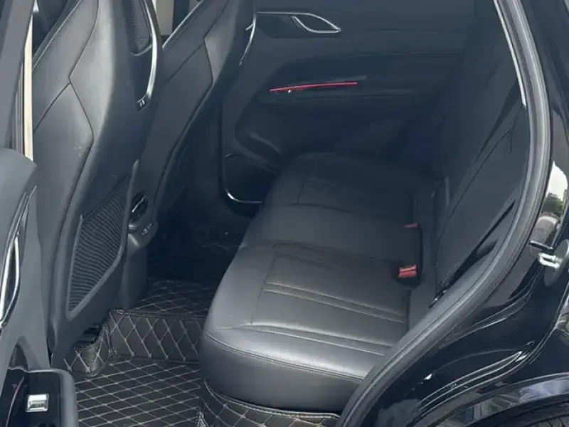 2024 Hongqi HS3 с пробегом 23 800 км