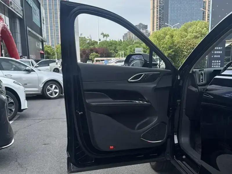 2024 Hongqi HS3 с пробегом 23 800 км