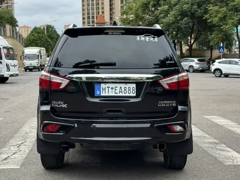 2019 Isuzu MU-X с пробегом 102 000 км