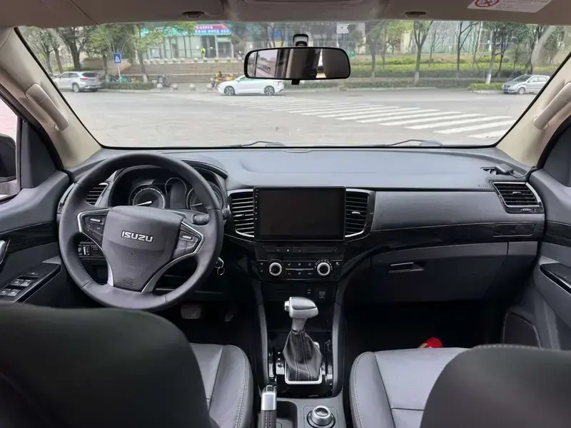 2019 Isuzu MU-X с пробегом 102 000 км