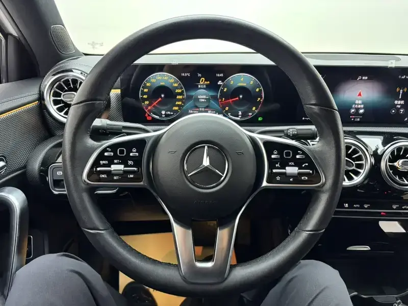 2022 Mercedes-Benz A-Класс с пробегом 42 000 км