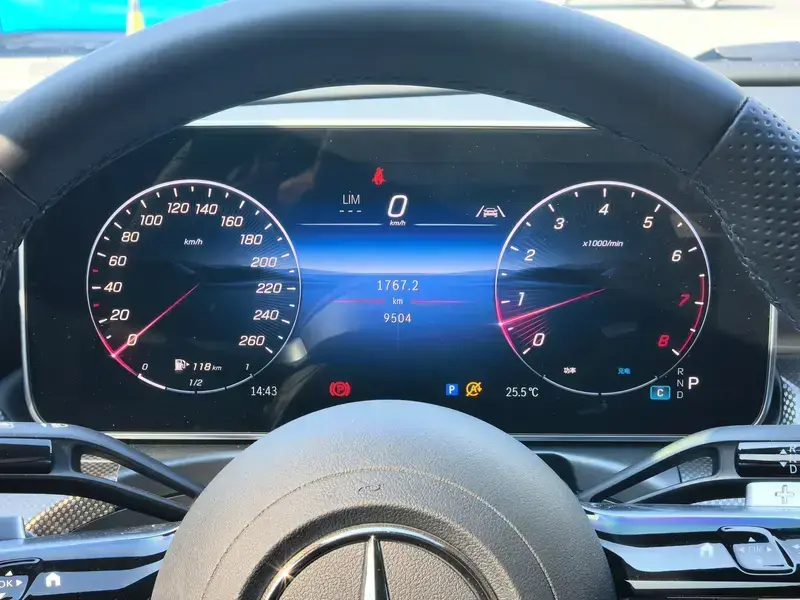 2025 Mercedes-Benz C-Класс с пробегом 9 500 км