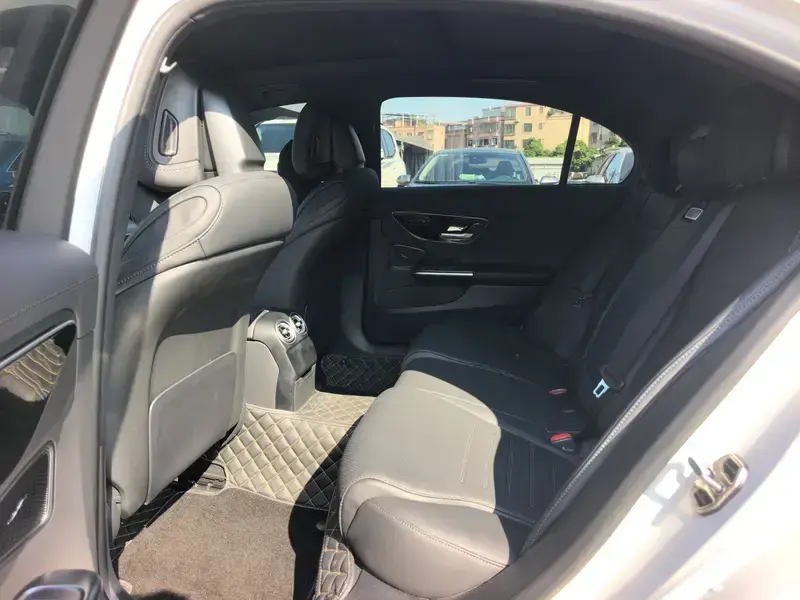 2025 Mercedes-Benz C-Класс с пробегом 9 500 км