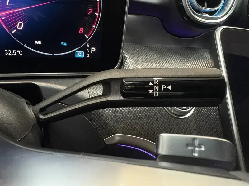 2025 Mercedes-Benz C-Класс с пробегом 15 200 км