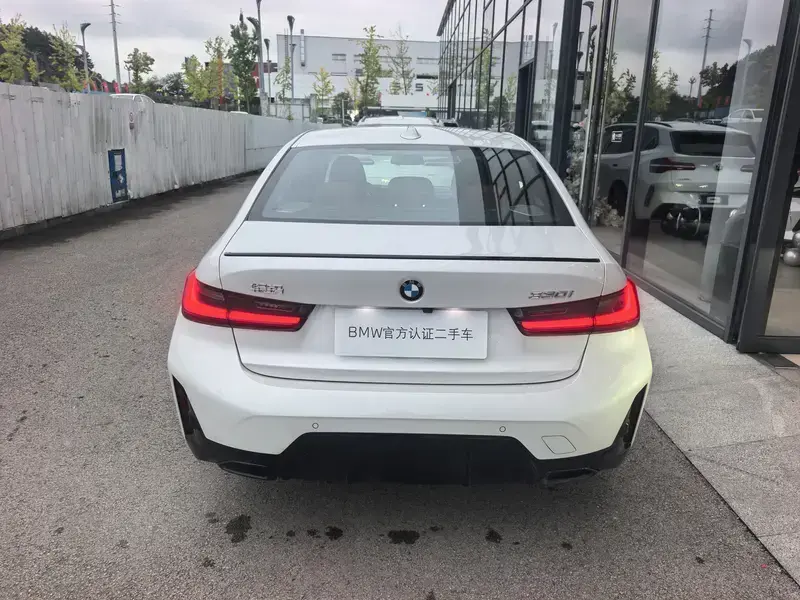 2025 BMW 3 серии с пробегом 32 000 км