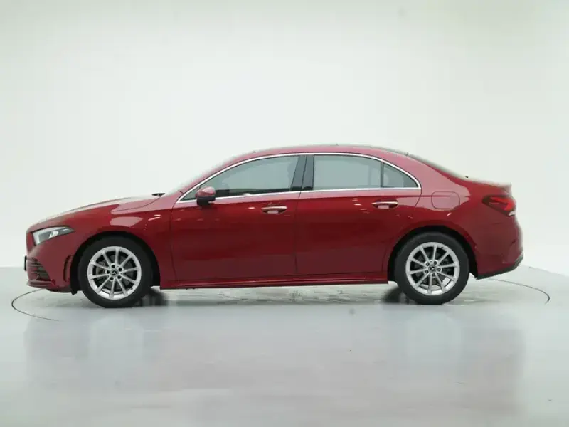 2021 Mercedes-Benz A-Класс с пробегом 49 600 км