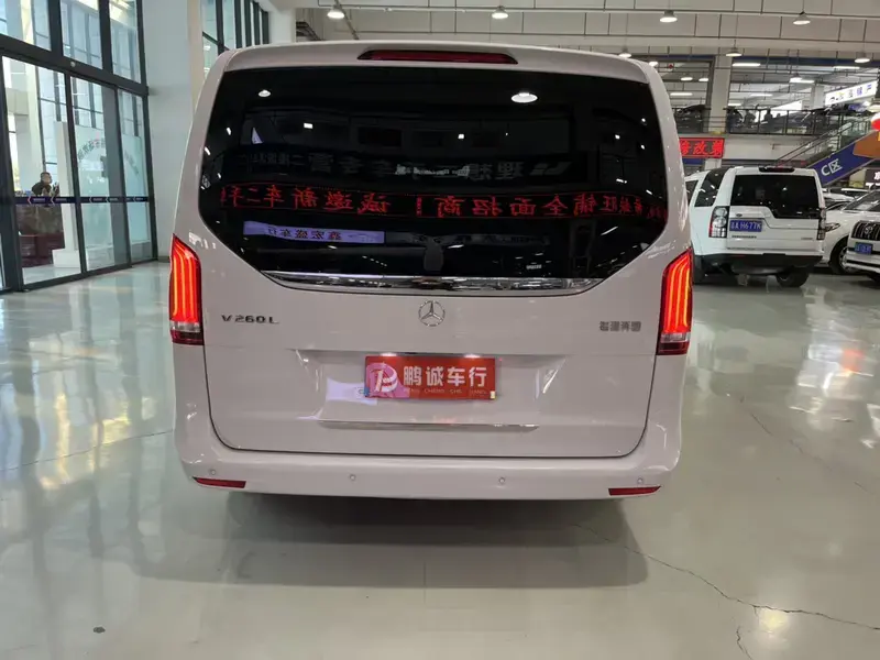 2021 Mercedes-Benz V-Класс с пробегом 4 900 км