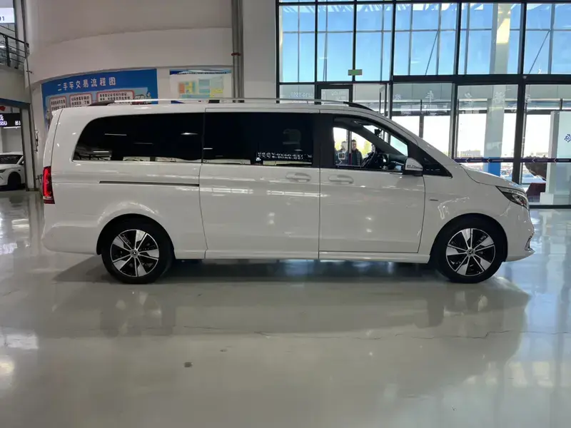 2021 Mercedes-Benz V-Класс с пробегом 4 900 км