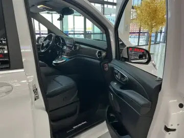 2021 Mercedes-Benz V-Класс с пробегом 4 900 км