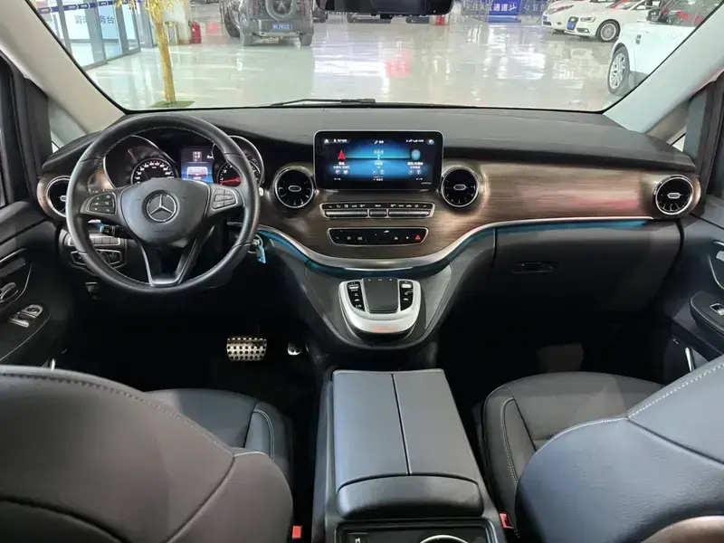 2021 Mercedes-Benz V-Класс с пробегом 4 900 км