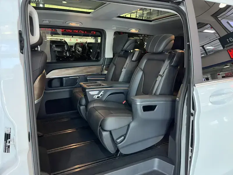 2021 Mercedes-Benz V-Класс с пробегом 4 900 км