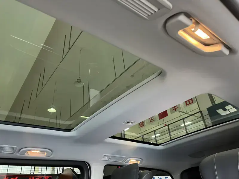 2021 Mercedes-Benz V-Класс с пробегом 4 900 км