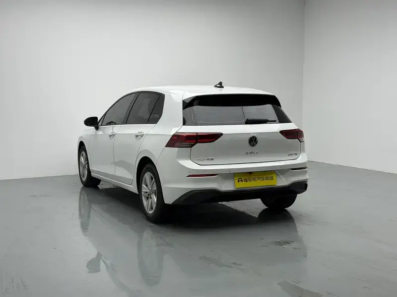 2021 Volkswagen Golf с пробегом 15 700 км