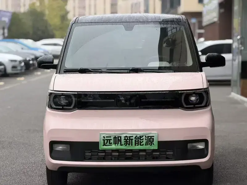 2022 Wuling Mini EV с пробегом 14 000 км