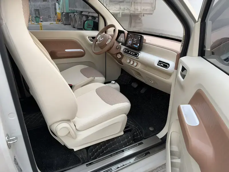 2024 Wuling Mini EV с пробегом 5 900 км