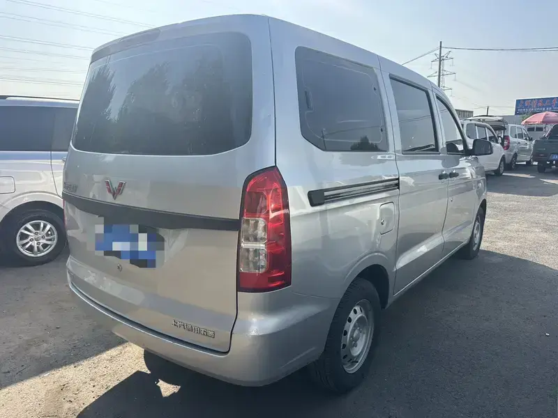2022 Wuling Hongguang V с пробегом 9 000 км
