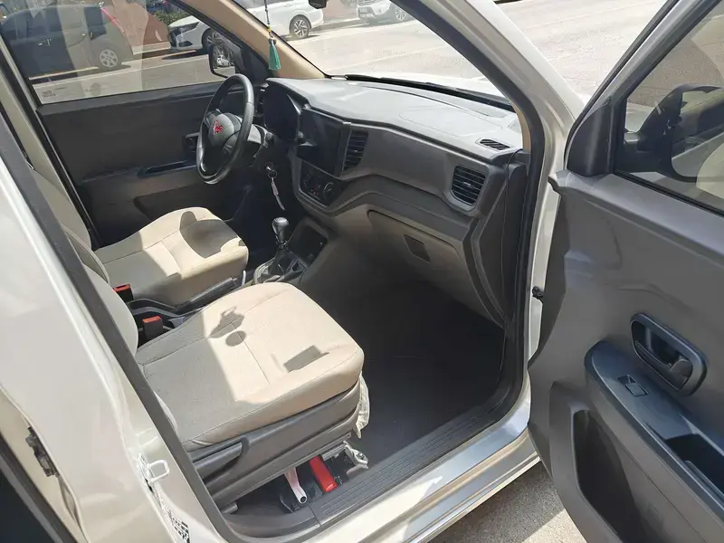 2022 Wuling Hongguang V с пробегом 45 000 км