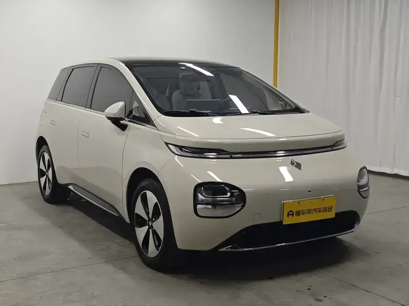 2023 Baojun Cloud с пробегом 24 800 км