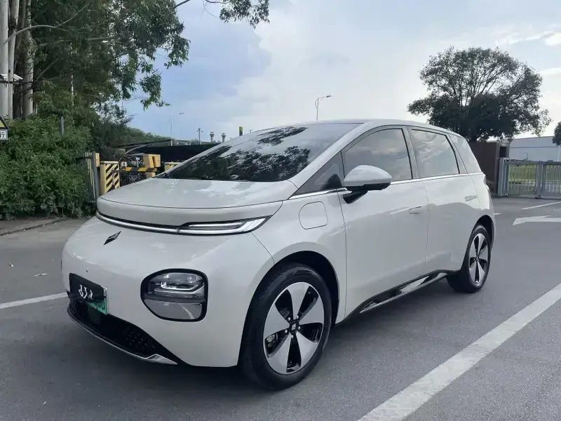 2023 Baojun Cloud с пробегом 32 000 км