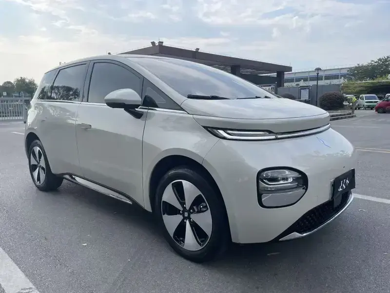 2023 Baojun Cloud с пробегом 32 000 км