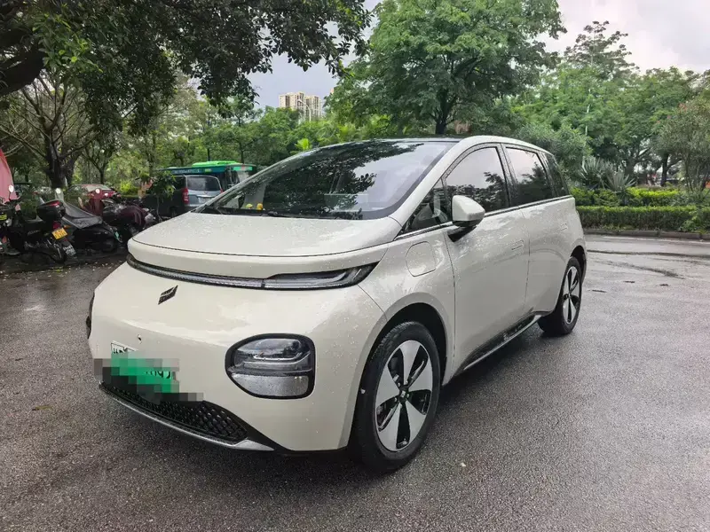 2023 Baojun Cloud с пробегом 14 000 км