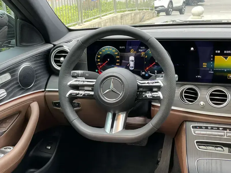 2023 Mercedes-Benz E-Класс с пробегом 12 700 км