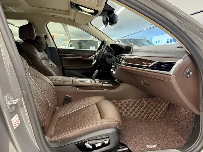 2019 BMW M760Le с пробегом 100 900 км