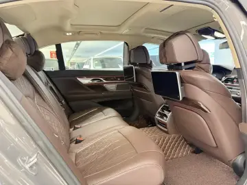 2019 BMW M760Le с пробегом 100 900 км
