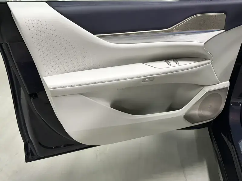 2025 Buick Zenith Sedan с пробегом 12 000 км