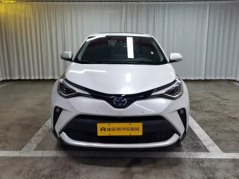 2021 Toyota C-HR с пробегом 19 900 км