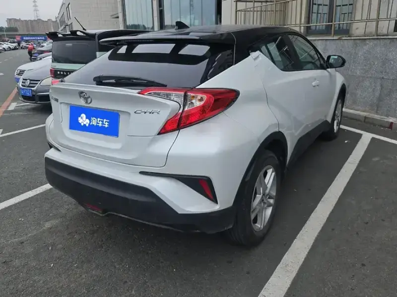 2021 Toyota C-HR с пробегом 21 000 км