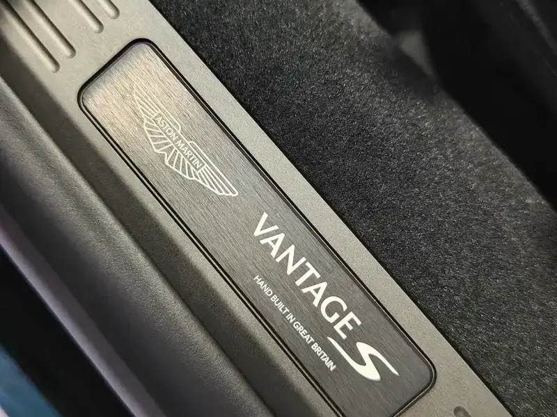 2026 Aston Martin Vantage с пробегом 100 км