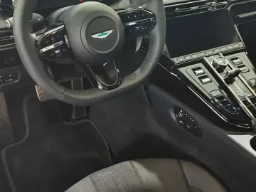 2026 Aston Martin Vantage с пробегом 100 км